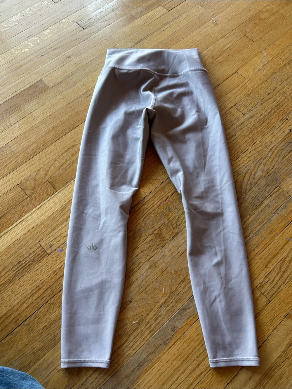 Alo woman’s light pink leggings